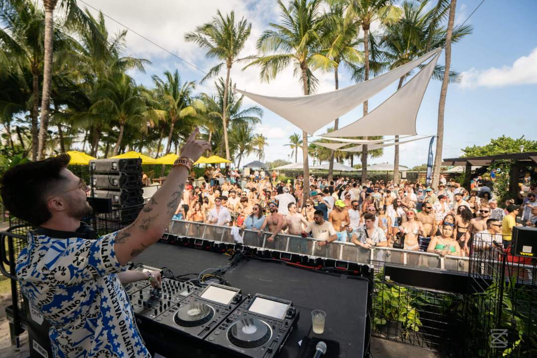 Orange Paradise pool party